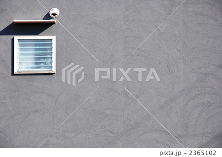 黒壁と通気窓 2365102