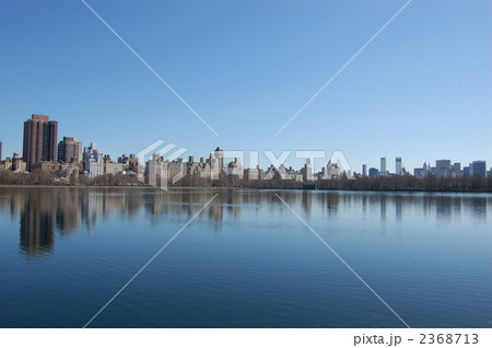 ニューヨーク　セントラルパークから眺めた高層ビル群 2368713