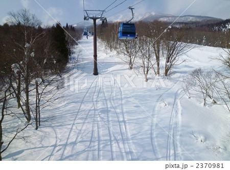 スキー場のゴンドラ スキー場のゴンドラ 2370981