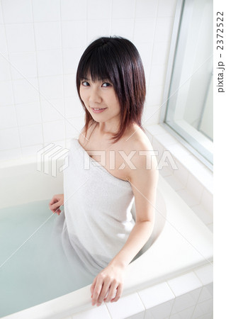 入浴する女性 入浴する女性 2372522
