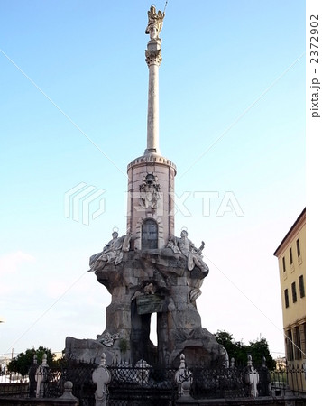 サン・ラファエルの勝利塔 2372902