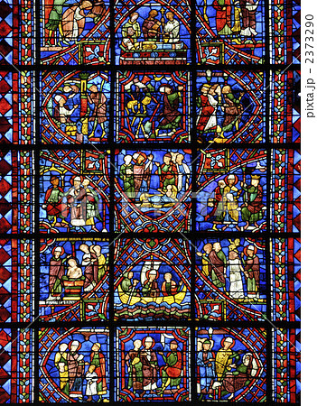 シャルトル大聖堂ステンドグラス、聖アポリネールの写真素材 [2373290
