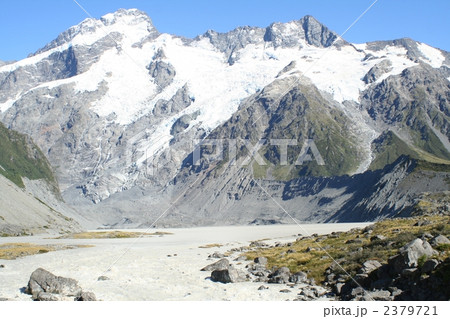 氷河の流れ込む湖　ニュージーランド 2379721