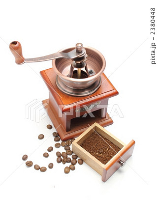 コーヒーミルと豆 2380448