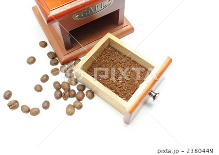 コーヒーミルと豆 2380449