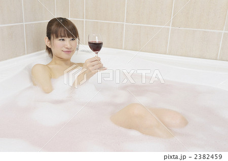 ジェットバスで乾杯 ジェットバスで乾杯 2382459