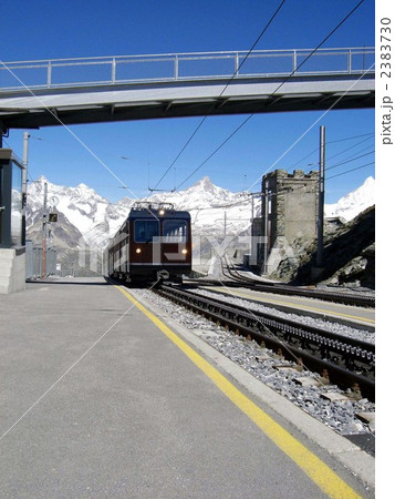 スイス　ゴルナーグラート駅ホーム 2383730