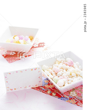 ひなあられと金平糖とカード(ひな祭りイメージ) ひなあられと金平糖とカード(ひな祭りイメージ) 2383985