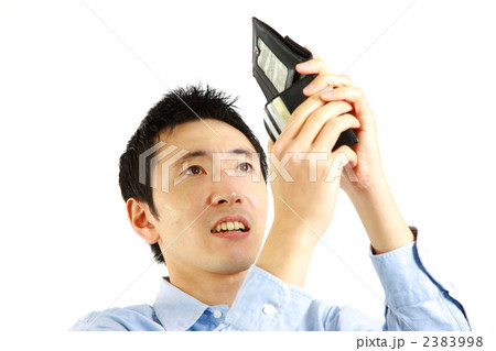 お金がない男性 2383998