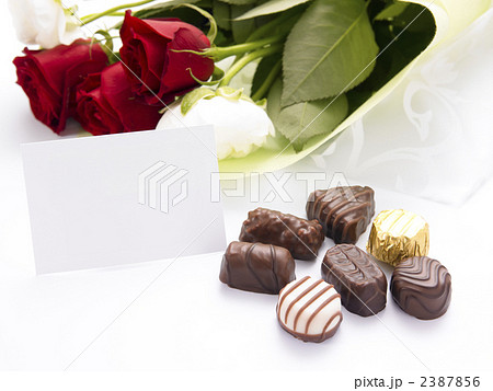 チョコとカードと花束 チョコとカードと花束 2387856