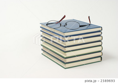 古書とメガネ（休憩イメージ） 2389693