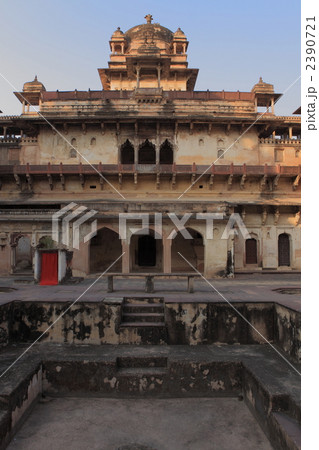 オルチャのジャハーンギール・マハル城郭内部 2390721