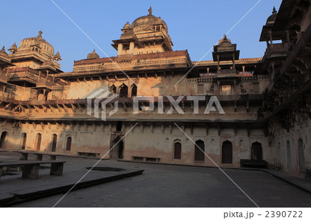 オルチャのジャハーンギール・マハル城郭内部 2390722