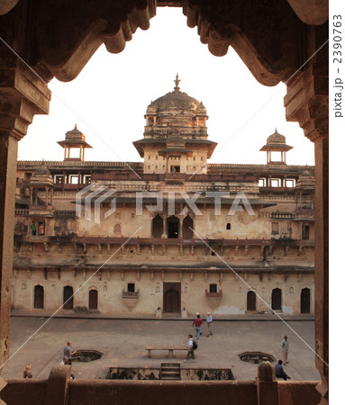 オルチャのジャハーンギール・マハル城郭内部 2390763