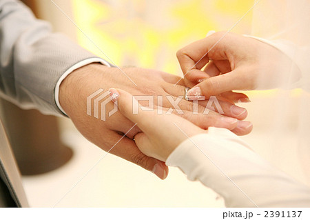 指輪交換（新婦から新郎へ） 2391137