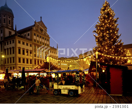 アウグスブルクのクリスマスマーケットの写真素材