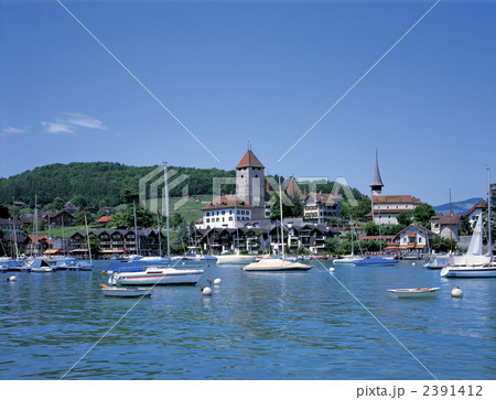 トゥーン湖のシュピッツ城 トゥーン湖のシュピッツ城 2391412