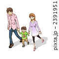 散歩する3人家族 2391951