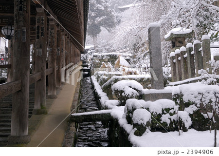 雪の長谷寺登廊 2394906