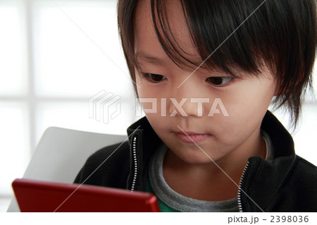 男の子(幼稚園児) 男の子(幼稚園児) 2398036