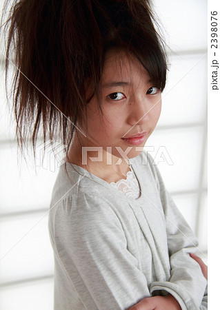 小学生の女の子 2398076