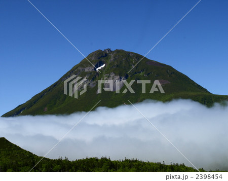 知床峠から見る羅臼岳 2398454