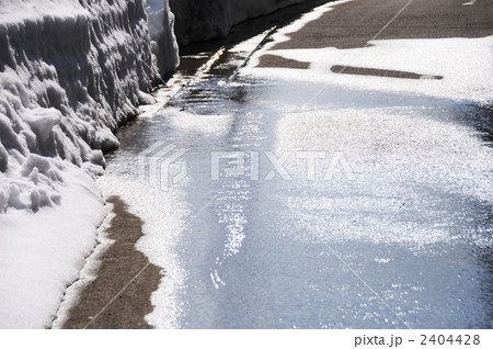 雪融け 2404428