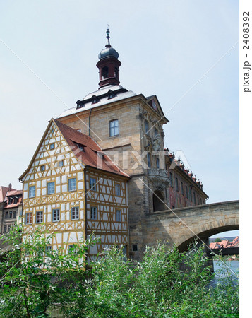 ドイツ　バンベルク　レグニッツ川と旧市庁舎 2408392