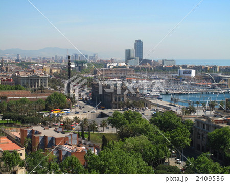 モンジュイックの丘からのバルセロナの町並み 2409536
