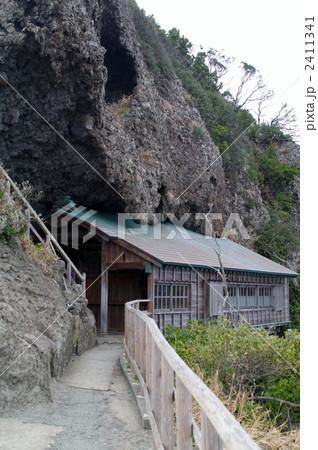 石廊崎（いろうざき）の石室神社 2411341