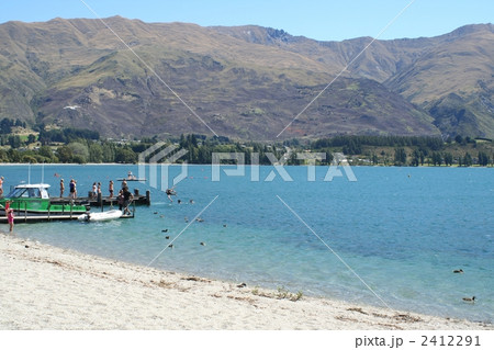 保養地ワナカの夏　　ニュージーランド 2412291