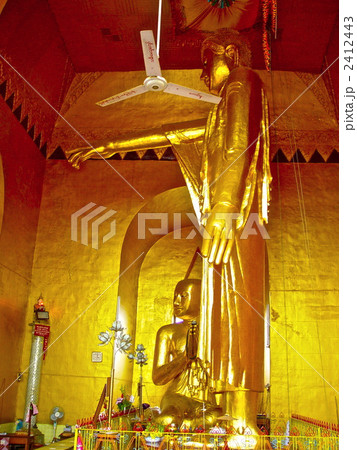 指差す仏様（マンダレー／ミャンマー） 2412443