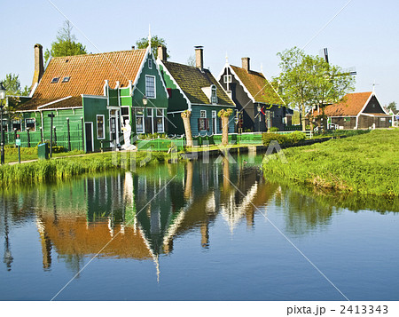 田園風景 町並み 三角屋根 オランダ郊外の写真素材