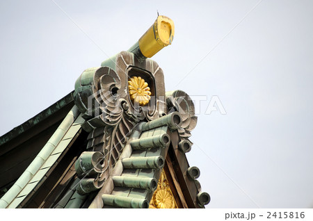 神社屋根の鬼瓦 2415816