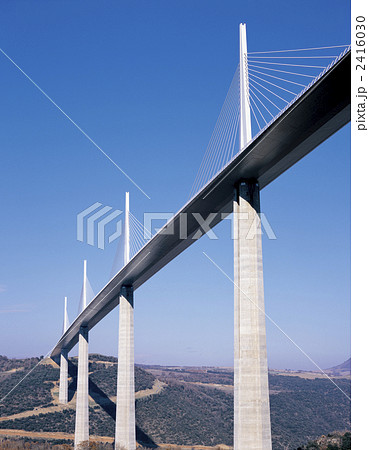 ミヨーのミヨー橋　世界一高い橋 2416030
