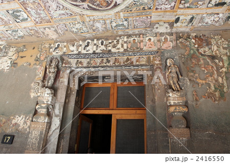 アジャンタ石窟 第17窟入口壁画 アジャンタ石窟 第17窟入口壁画 2416550
