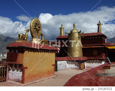 ラサ・トゥルナン寺の屋上 ラサ・トゥルナン寺の屋上 2416552