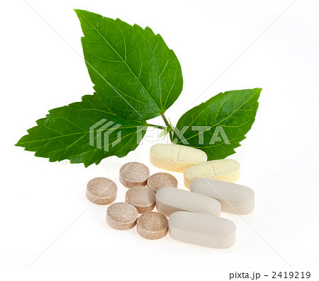 サプリメントと緑の葉 2419219