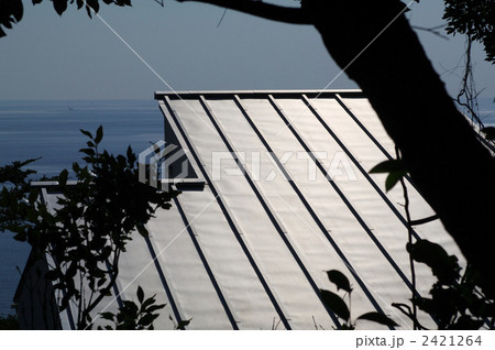 ガルバリウム鋼板の屋根 2421264