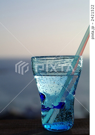 ガラスのコップ 2421522