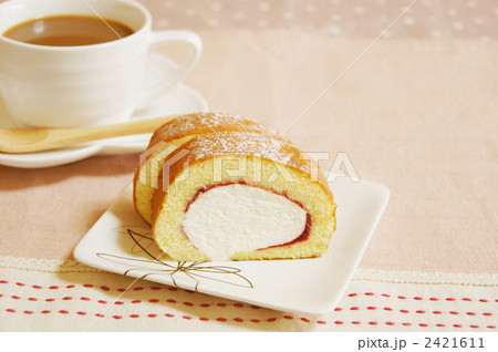 ロールケーキででティータイム 2421611