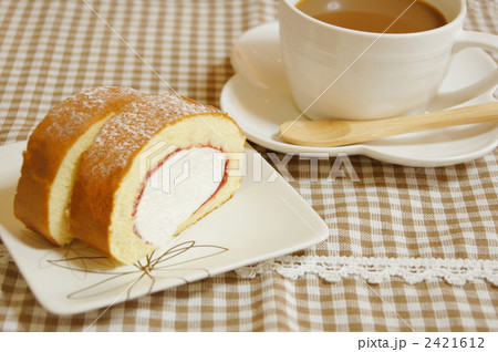 ロールケーキででティータイム 2421612
