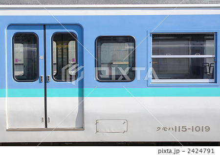 115系電車 長野色 外観 長野県 松本駅にての写真素材