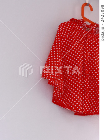 赤いレインコート 2425098