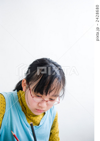 勉強中の女の子 勉強中の女の子 2428680