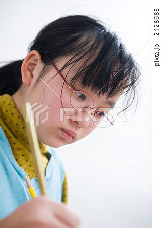 勉強中の女の子 2428683
