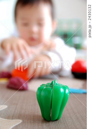 ピーマンと赤ちゃん 2430132