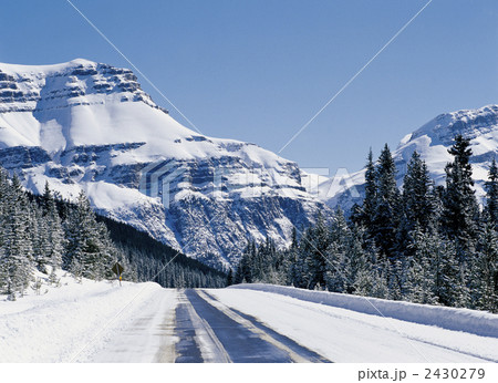 バンフ国立公園のカナディアンロッキー バンフ国立公園のカナディアンロッキー 2430279