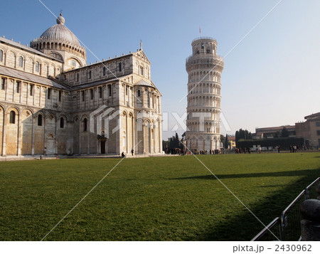 ピサ斜塔とドウモウ 2430962