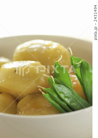 新じゃがと絹サヤの煮物 2431494